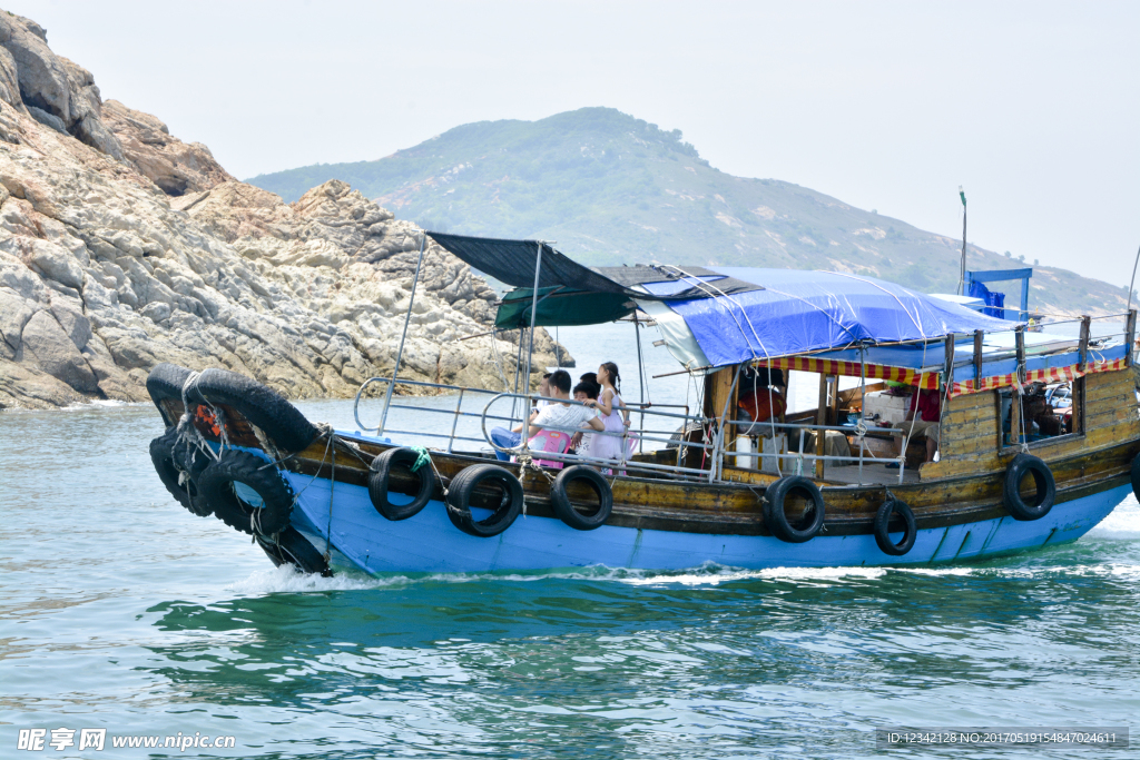 出海捕鱼 船