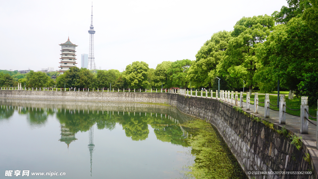 湖畔一景