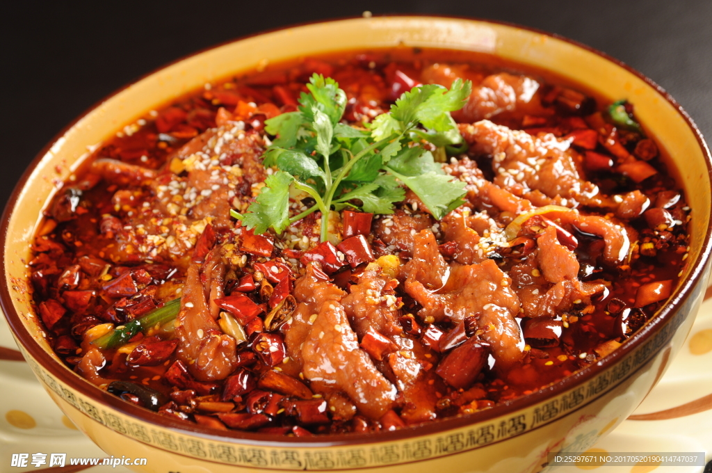 红汤牛肉