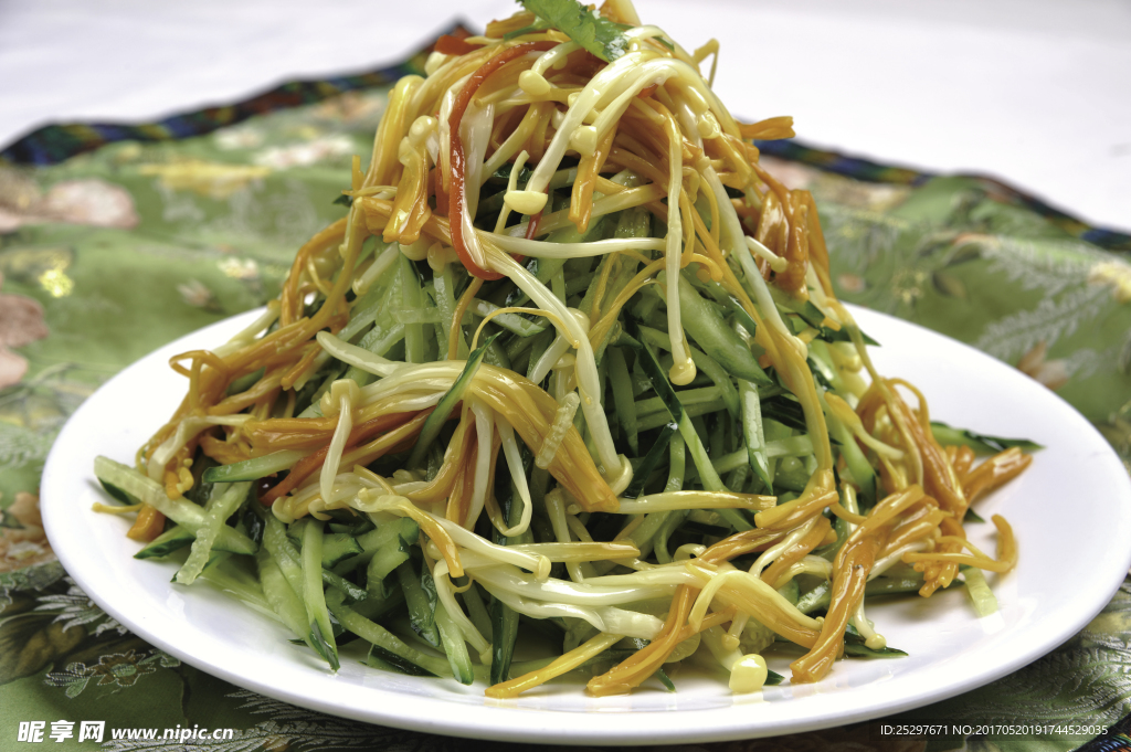 金针菇拌黄瓜