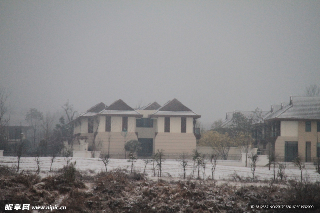 极边原乡别墅罩春雪