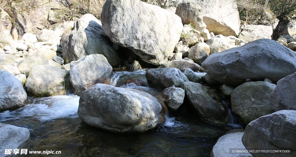 山涧流水