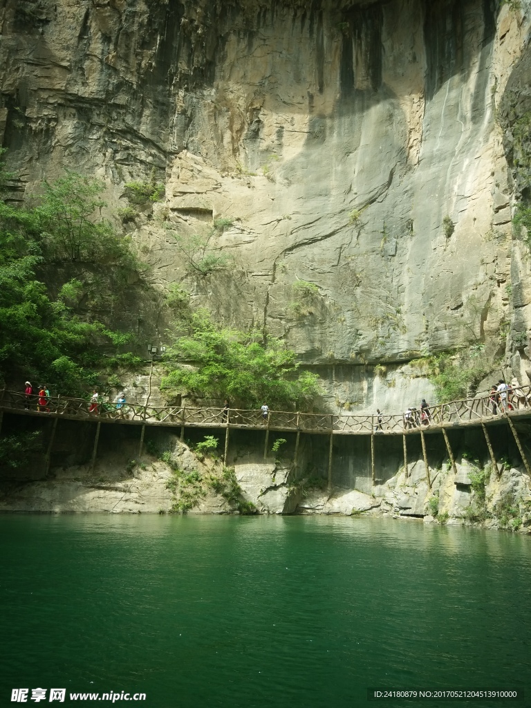 八泉峡