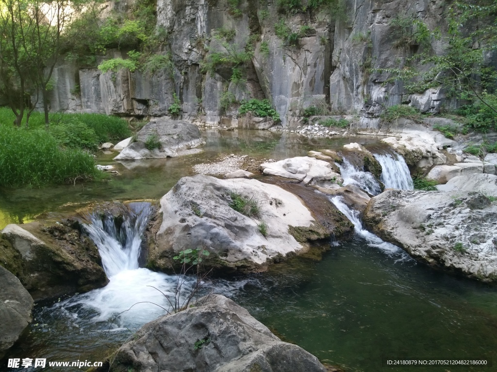 八泉峡