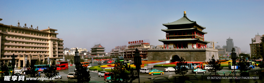 西安钟楼全景图