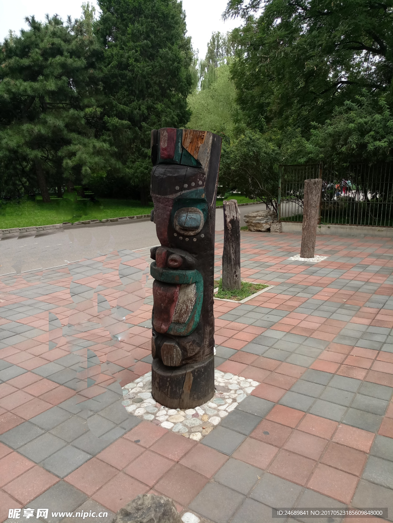 公园防图腾柱