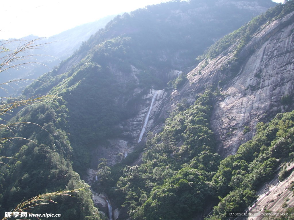 黄山瀑布风光