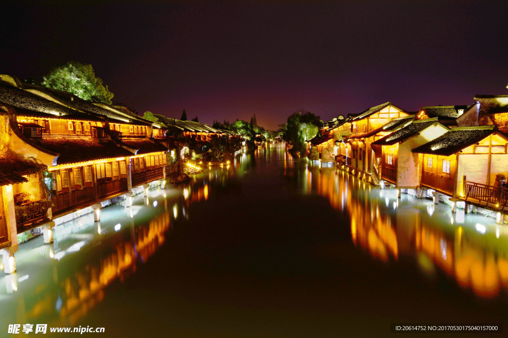 小镇夜景