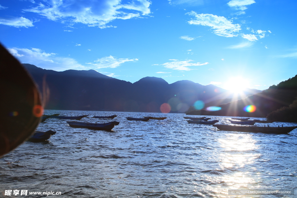 泸沽湖湖面