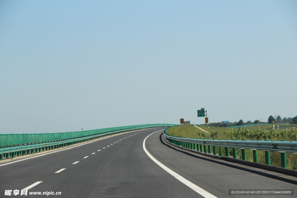 草原上的公路