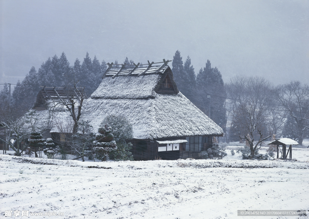 大雪覆盖的村落