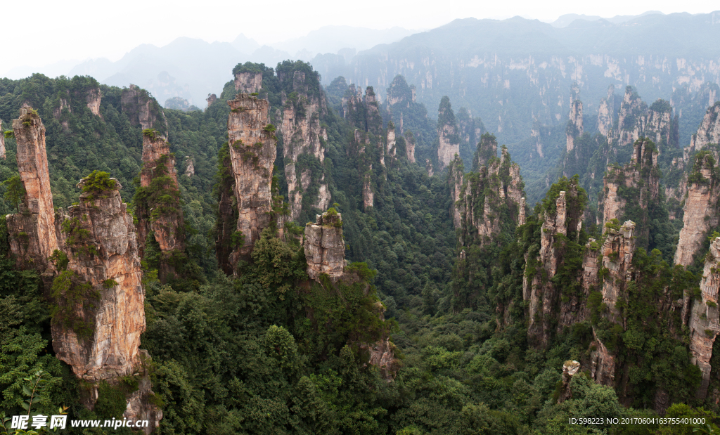 张家界山峰