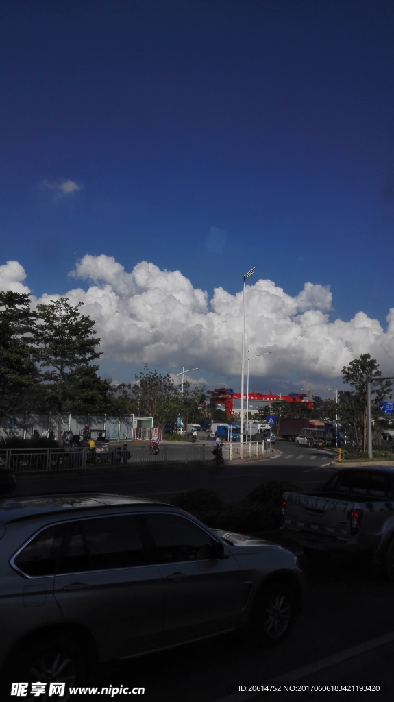 蔚蓝的天空