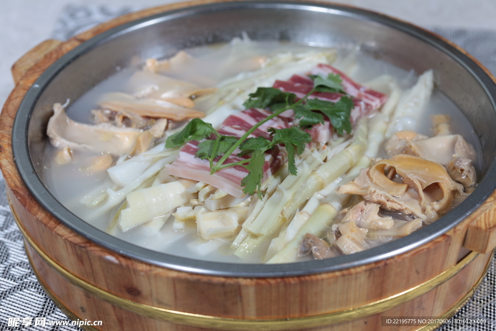 铜盘煮河蚌