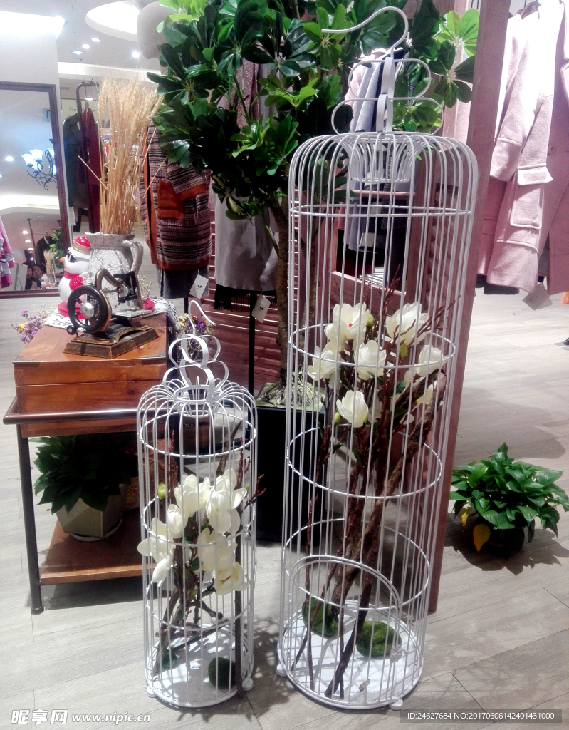中式陈列设计鸟笼和花