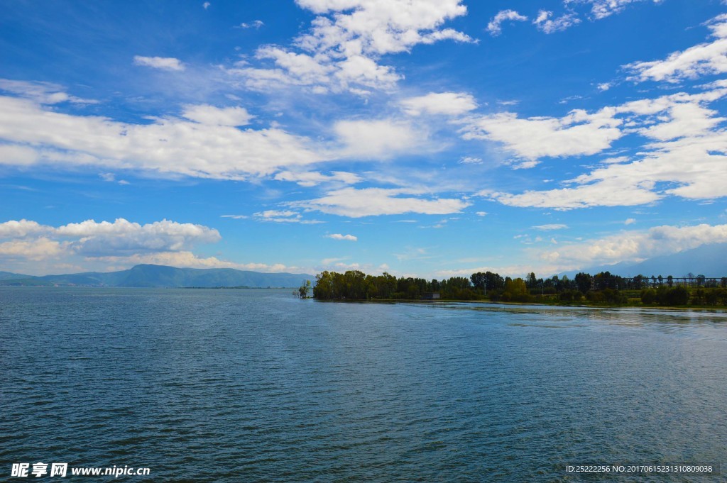 湖畔风景