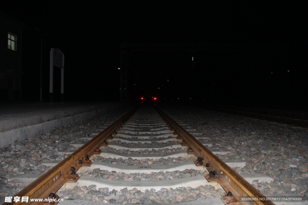 铁路 铁轨夜晚照片