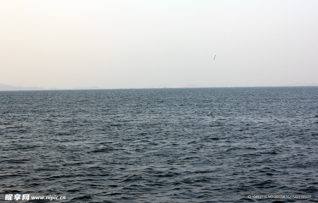 深蓝大海波浪风景