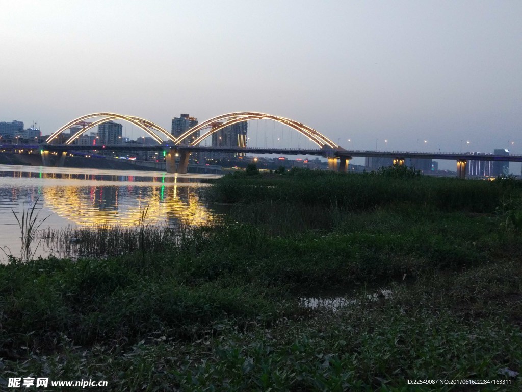 黄昏桥景