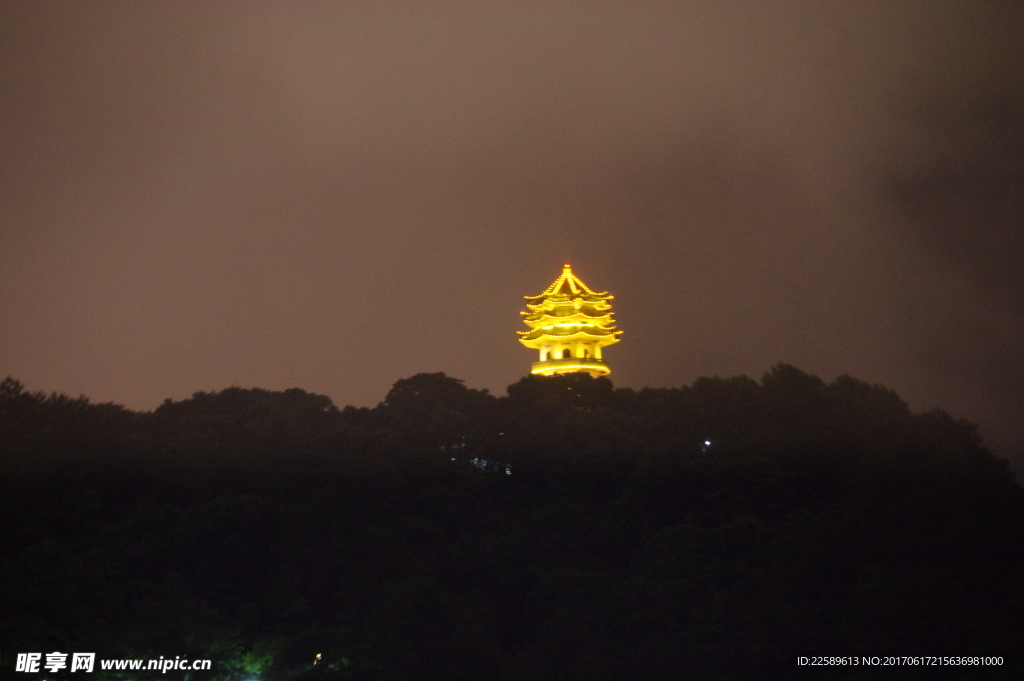 城市夜标记塔