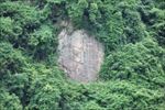 山中峭壁