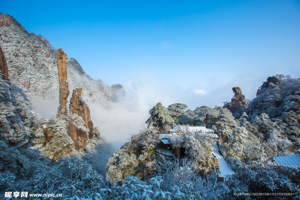 雾锁奇峰