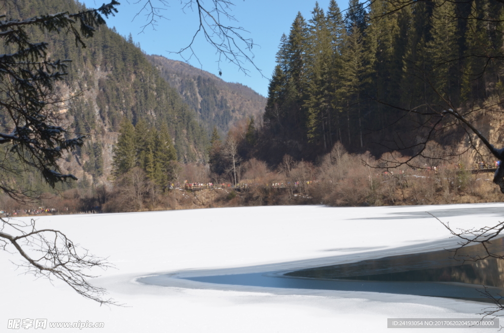 积雪湖