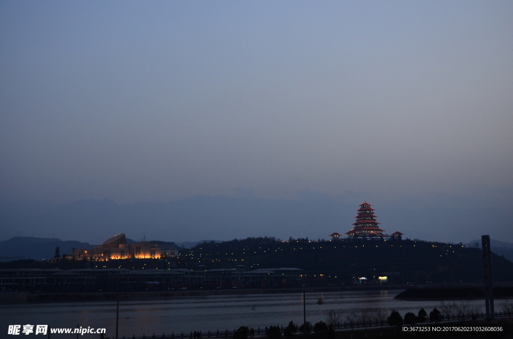 宝鸡市石鼓园青铜器博物馆夜景