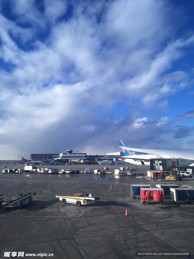 机场蓝天白云
