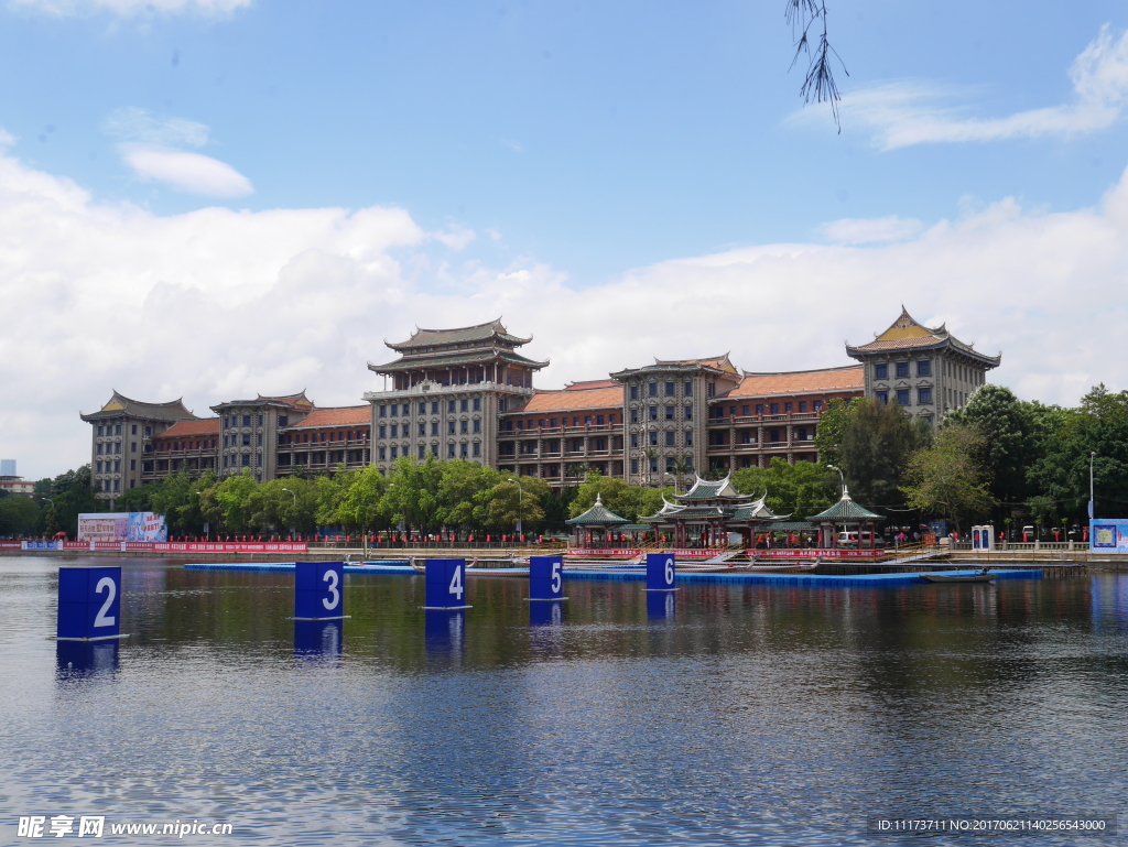 厦门湖边风景摄影图片