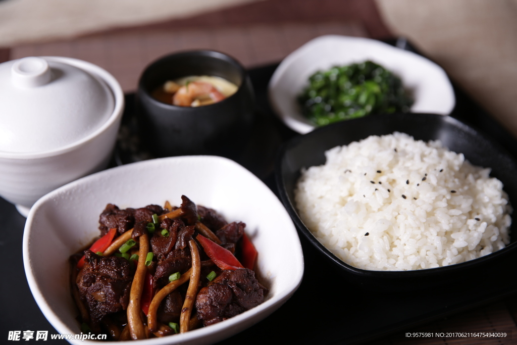 茶树菇炖鸭饭