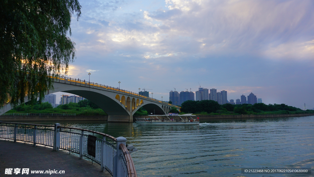 龙王港桥一侧