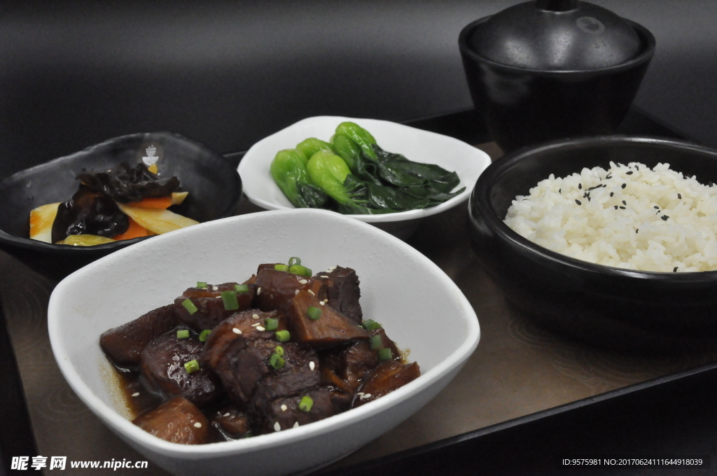 笋干烧肉饭