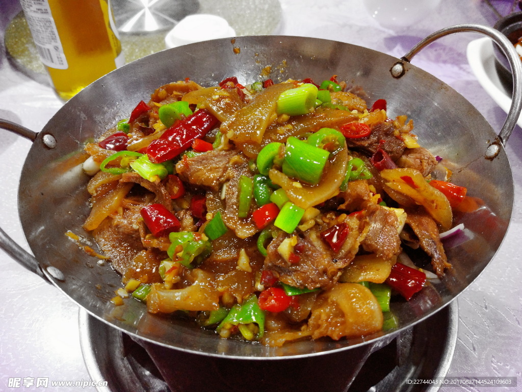 干锅带皮黄牛肉