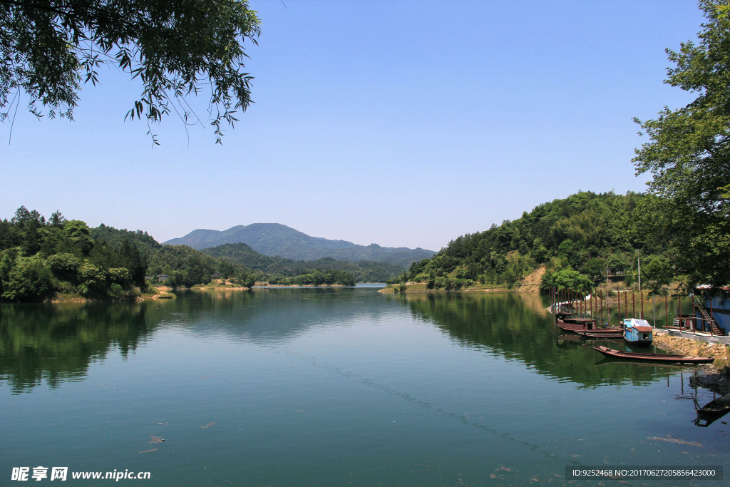 湖光山色