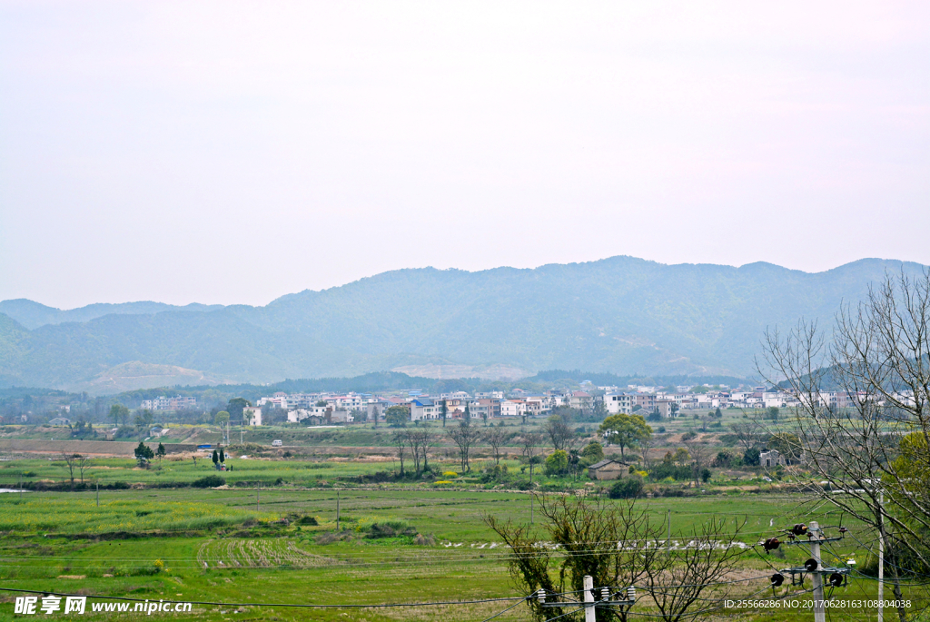 恬静的山村