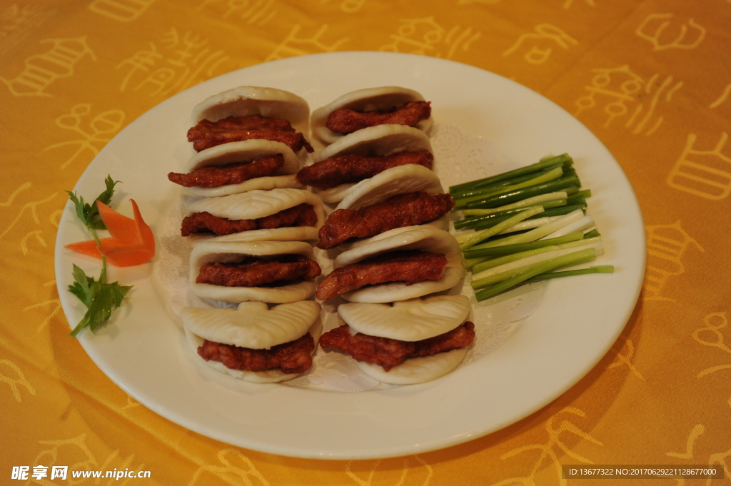 铁板里脊夹烧饼