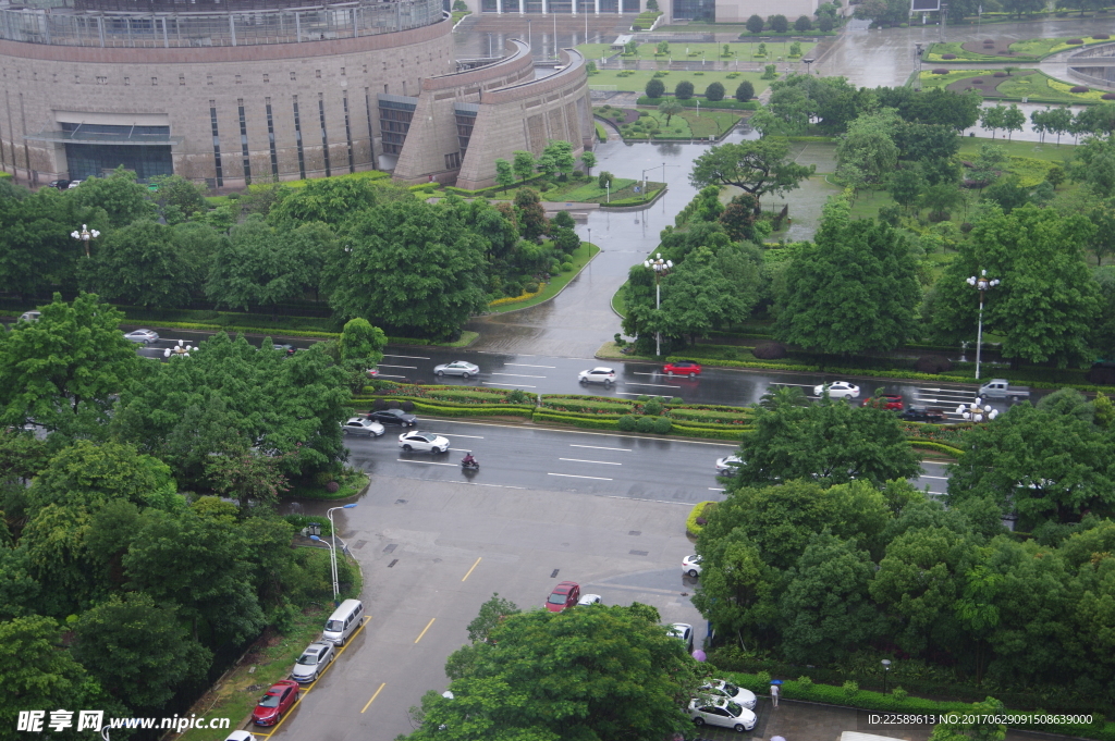 城市雨天