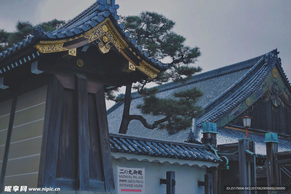 寺院一角
