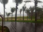 阴雨天的海棠湾