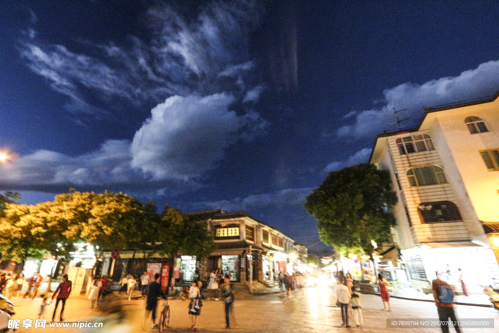 夜晚丽江