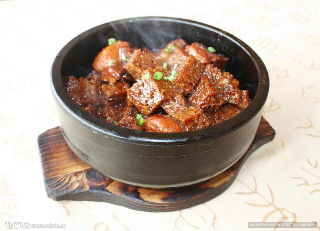 石锅烤麸肉