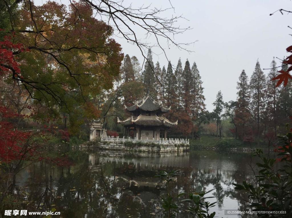 湖水风景倒影
