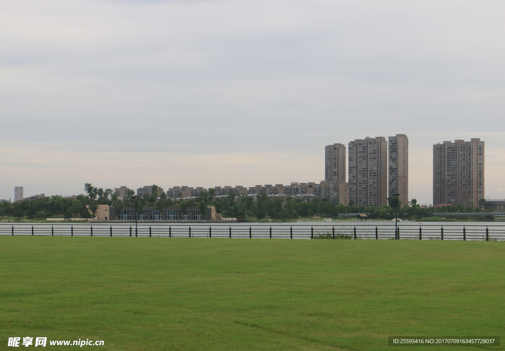 河畔风景