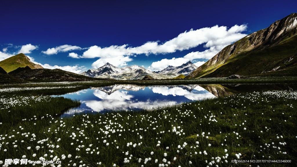 高山湖泊风景