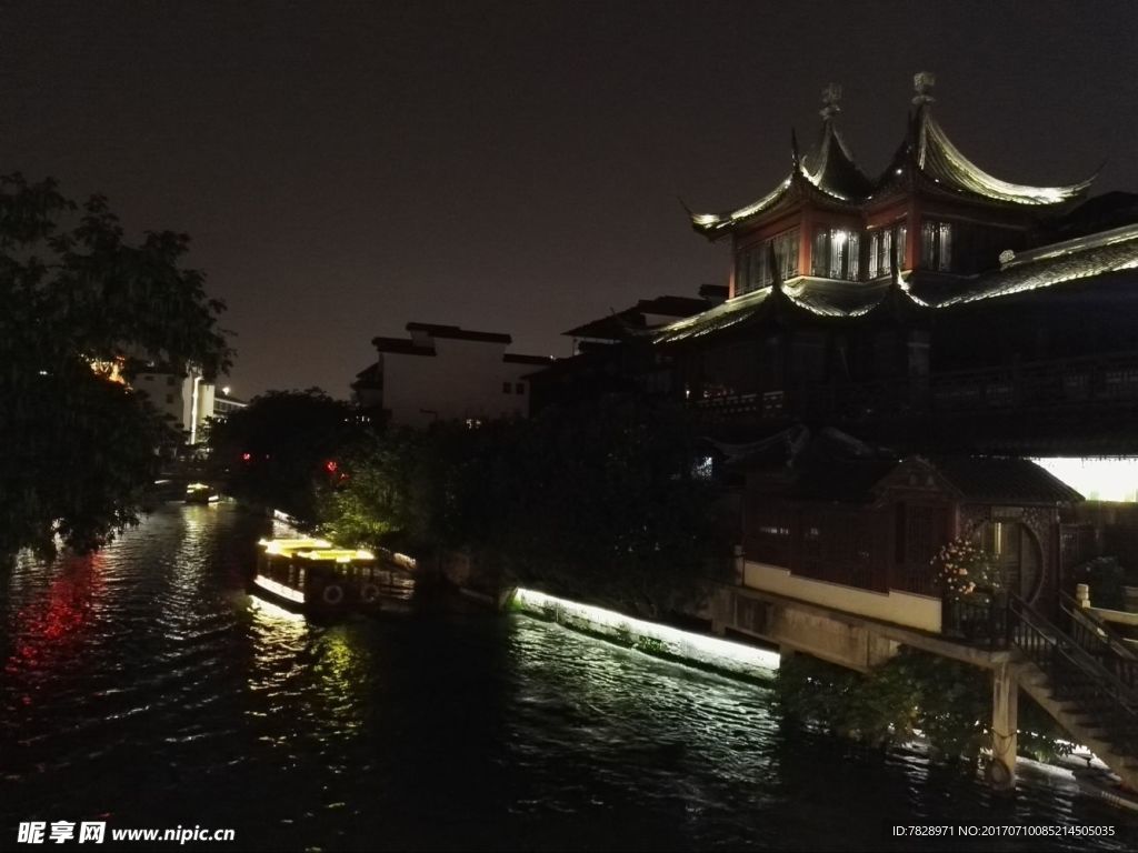 秦淮河畔