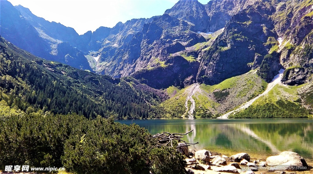 远山谷之湖