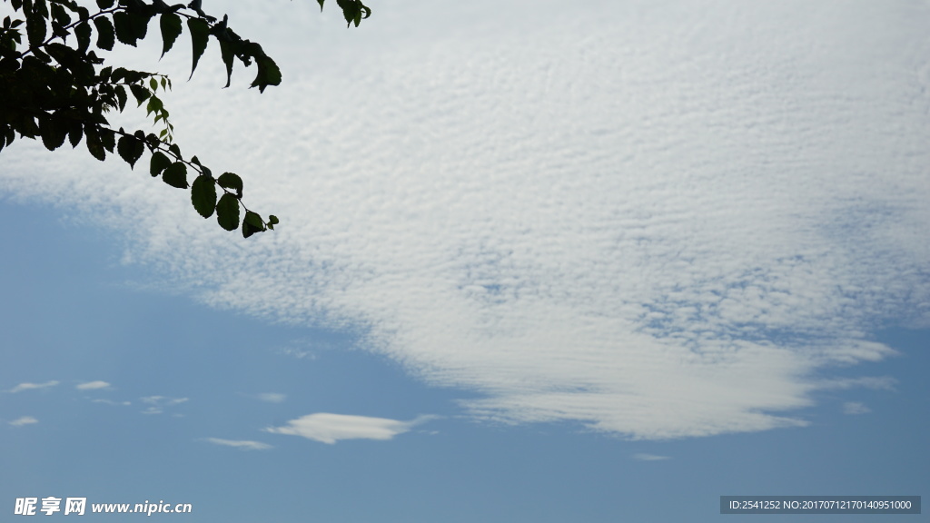 蓝天白云天空