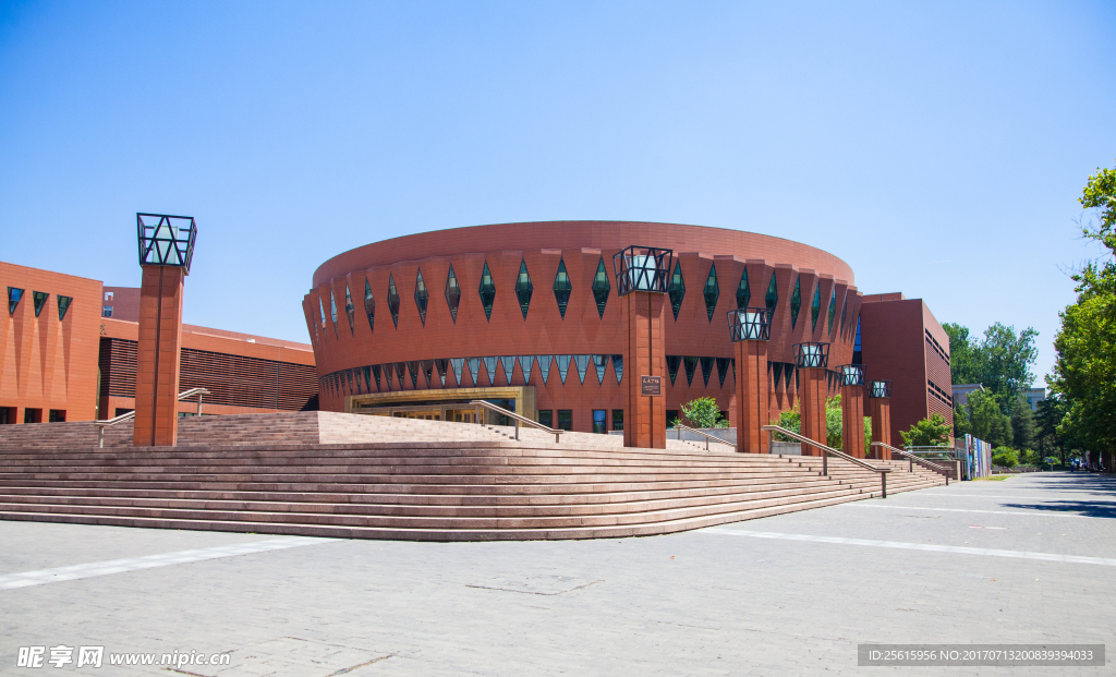 清华大学
