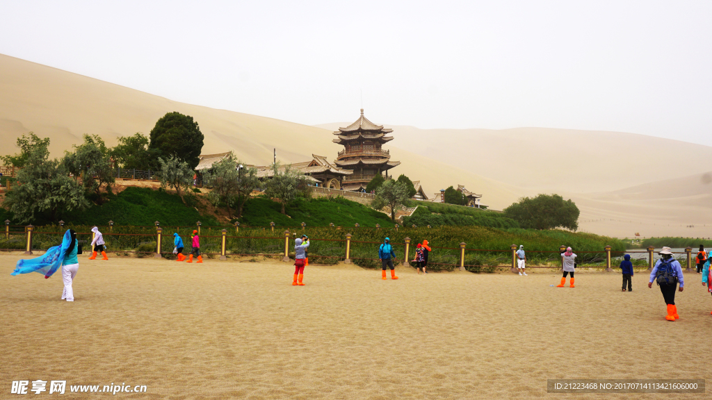 黄沙中的雷音寺